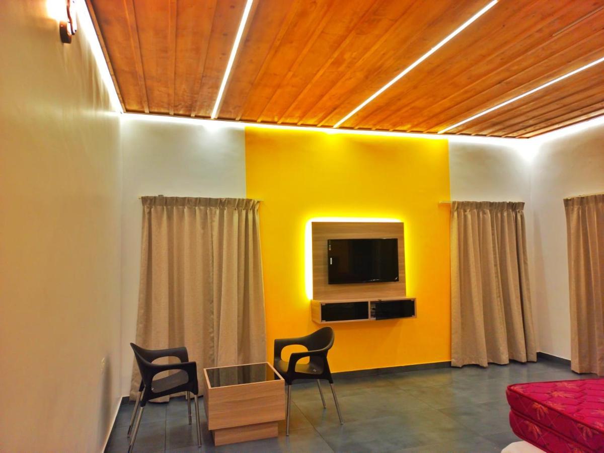 Happy Holidays Resort Kanthalloor ภายนอก รูปภาพ